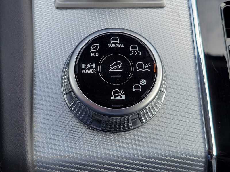 Mitsubishi Outlander PHEV Vehicle Full-screen Gallery Image 25