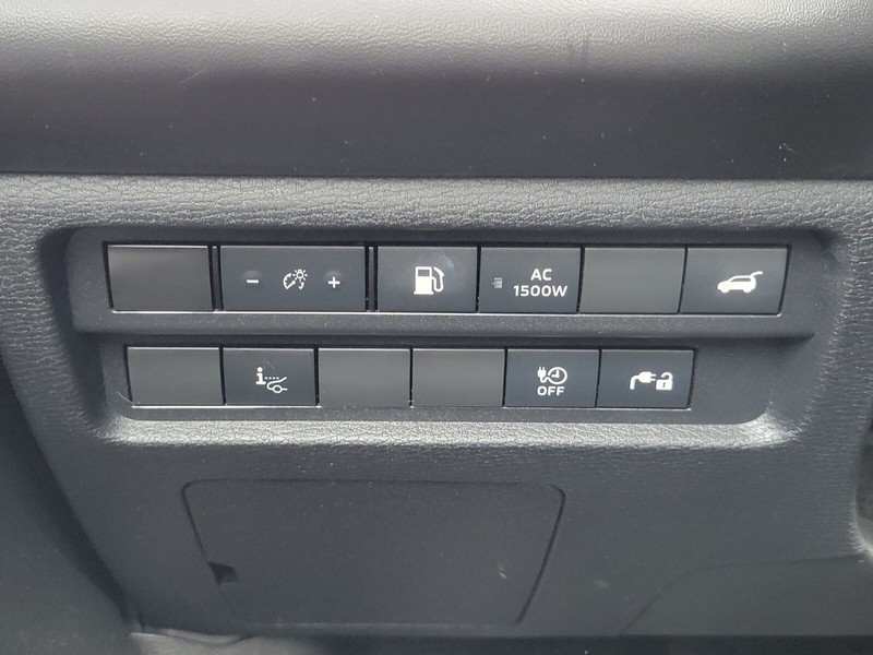 Mitsubishi Outlander PHEV Vehicle Full-screen Gallery Image 26