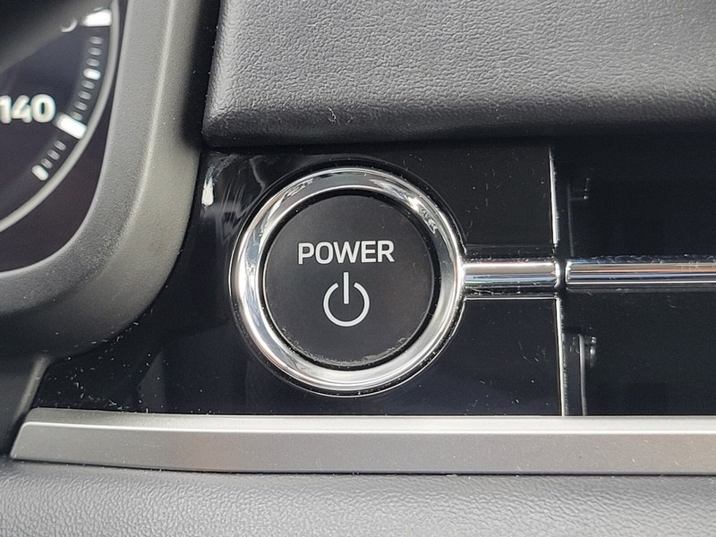 Mitsubishi Outlander PHEV Vehicle Full-screen Gallery Image 27