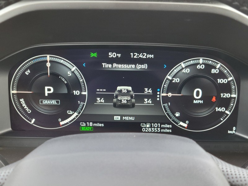 Mitsubishi Outlander PHEV Vehicle Full-screen Gallery Image 32