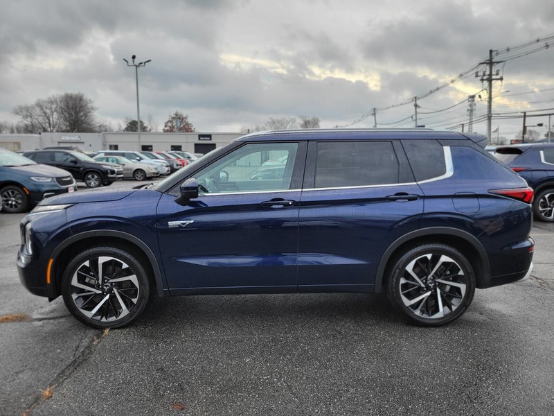 Mitsubishi Outlander PHEV Vehicle Full-screen Gallery Image 02