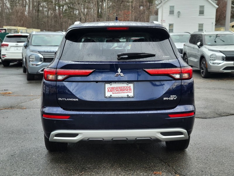 Mitsubishi Outlander PHEV Vehicle Full-screen Gallery Image 04