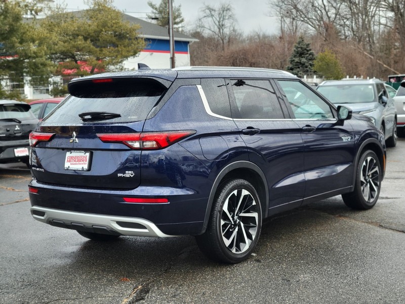 Mitsubishi Outlander PHEV Vehicle Full-screen Gallery Image 05