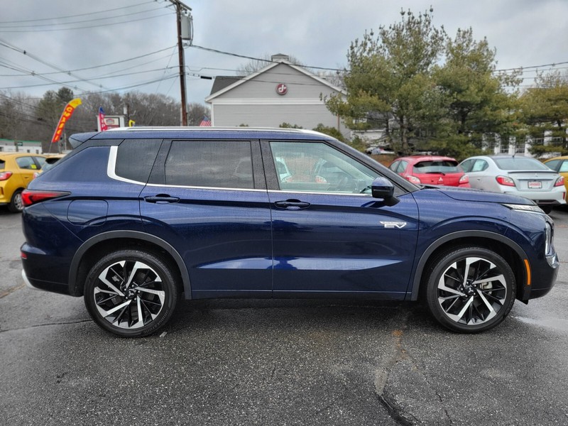 Mitsubishi Outlander PHEV Vehicle Full-screen Gallery Image 06