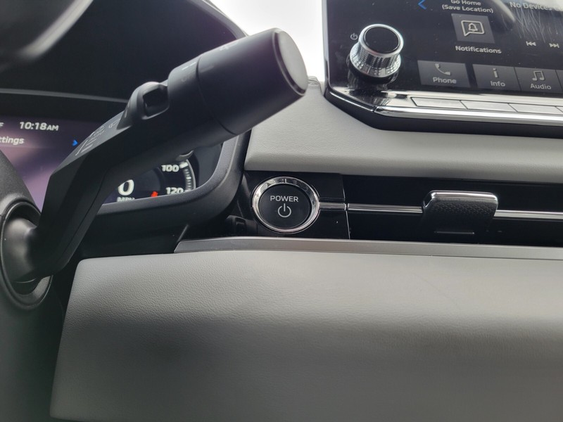 Mitsubishi Outlander PHEV Vehicle Full-screen Gallery Image 22