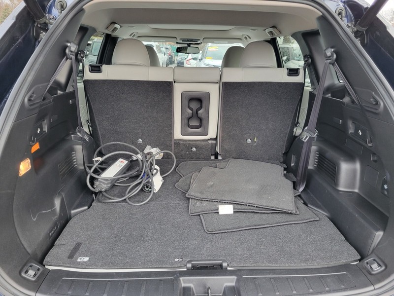 Mitsubishi Outlander PHEV Vehicle Full-screen Gallery Image 27