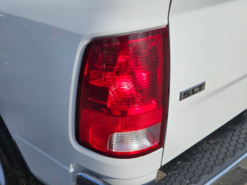 Ram 1500 Classic Vehicle Full-screen Gallery Image 09