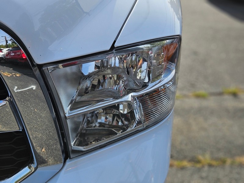 Ram 1500 Classic Vehicle Full-screen Gallery Image 10