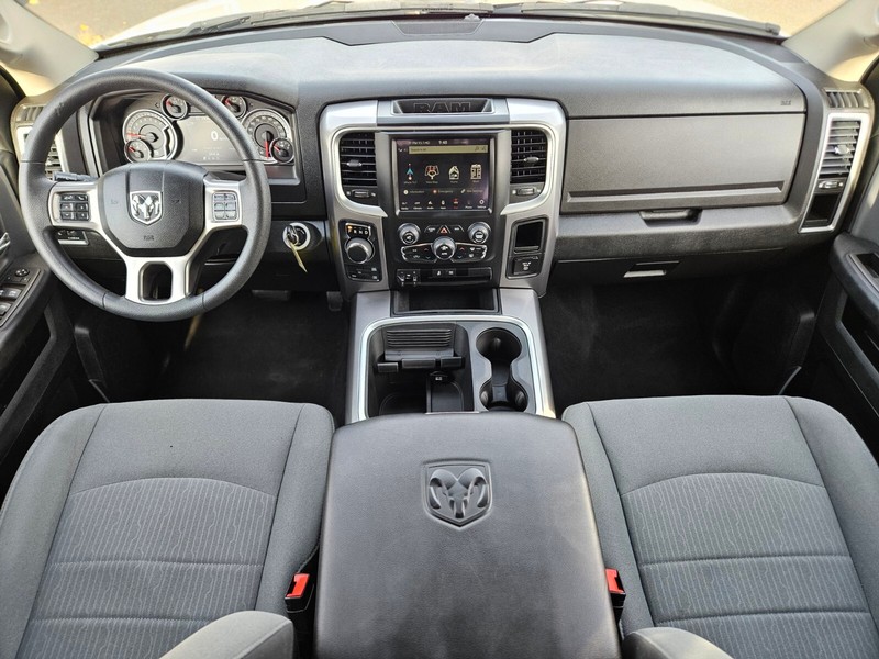 Ram 1500 Classic Vehicle Full-screen Gallery Image 12