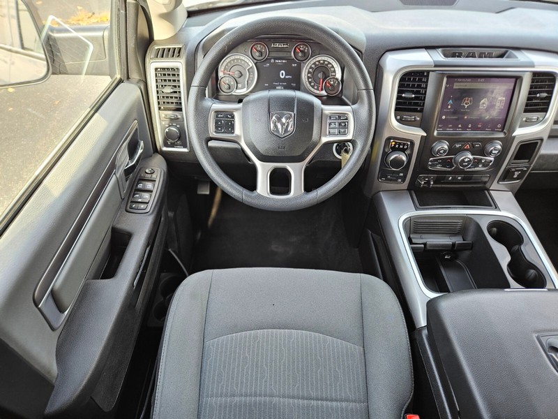 Ram 1500 Classic Vehicle Full-screen Gallery Image 13