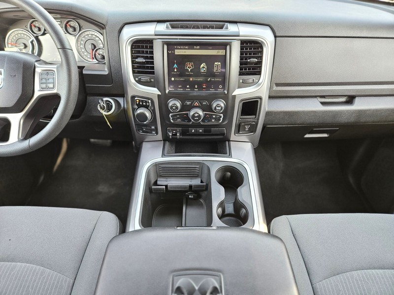 Ram 1500 Classic Vehicle Full-screen Gallery Image 14