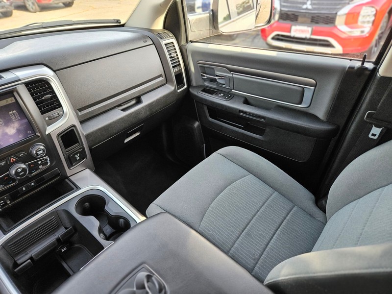 Ram 1500 Classic Vehicle Full-screen Gallery Image 15