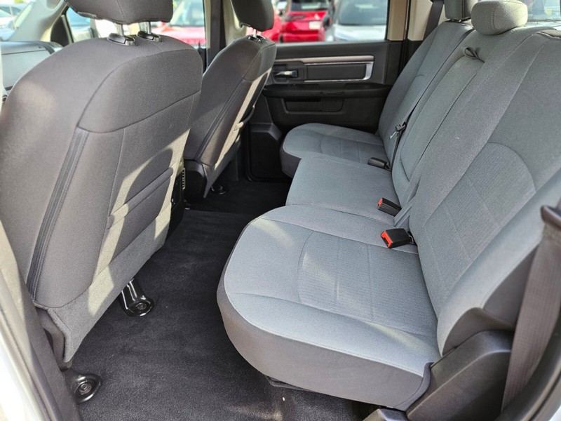 Ram 1500 Classic Vehicle Full-screen Gallery Image 16