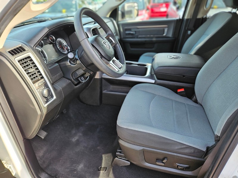 Ram 1500 Classic Vehicle Full-screen Gallery Image 18