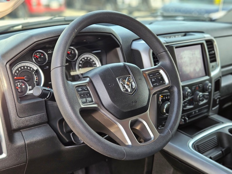 Ram 1500 Classic Vehicle Full-screen Gallery Image 19