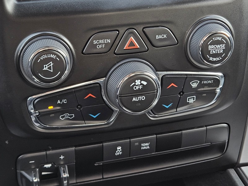 Ram 1500 Classic Vehicle Full-screen Gallery Image 22