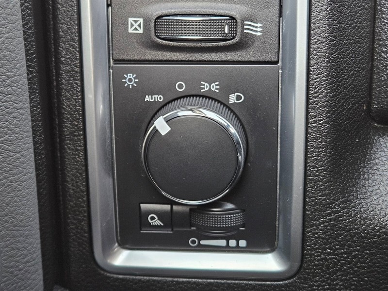 Ram 1500 Classic Vehicle Full-screen Gallery Image 23