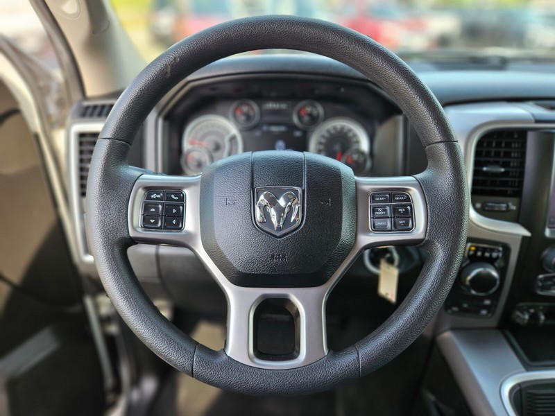 Ram 1500 Classic Vehicle Full-screen Gallery Image 25