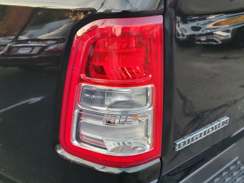 Ram 1500 Vehicle Full-screen Gallery Image 09