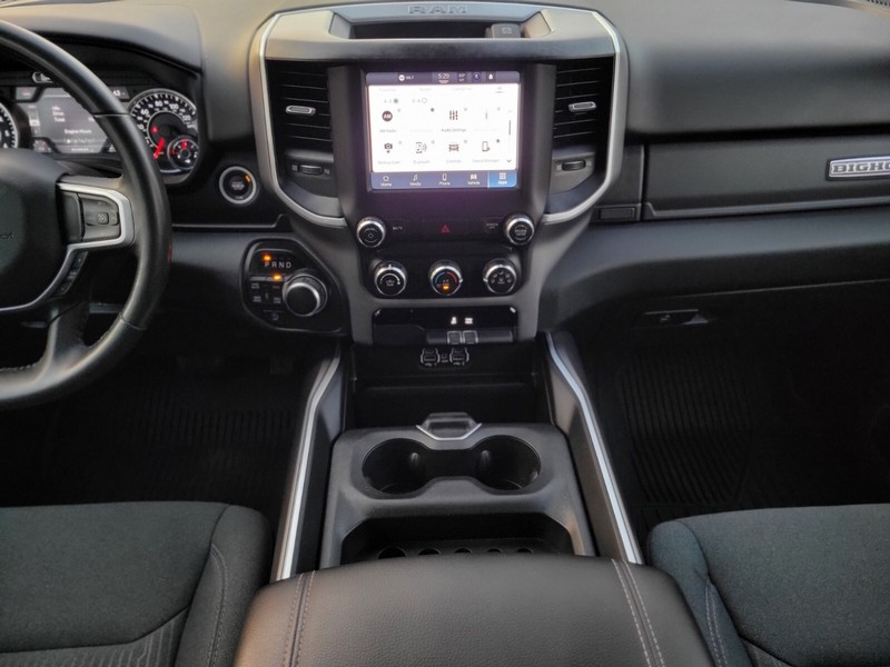 Ram 1500 Vehicle Full-screen Gallery Image 14