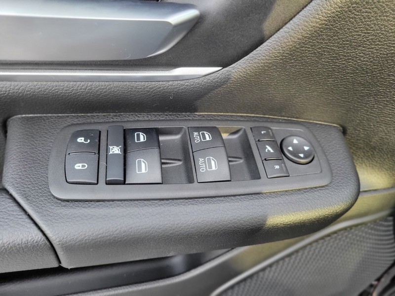 Ram 1500 Vehicle Full-screen Gallery Image 17