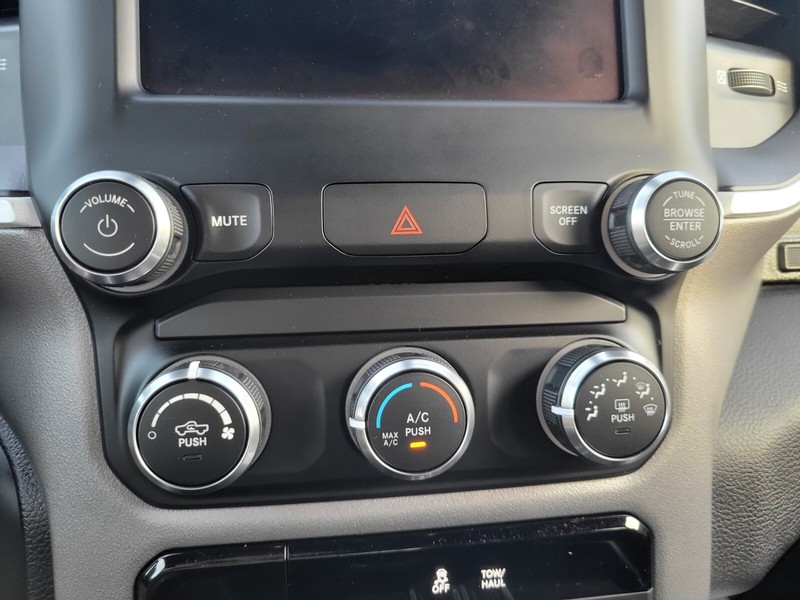 Ram 1500 Vehicle Full-screen Gallery Image 22