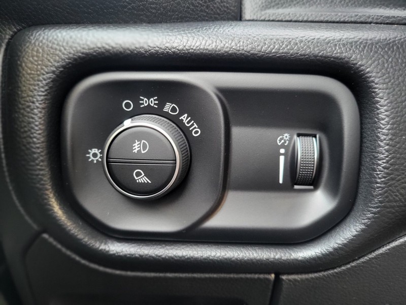 Ram 1500 Vehicle Full-screen Gallery Image 23