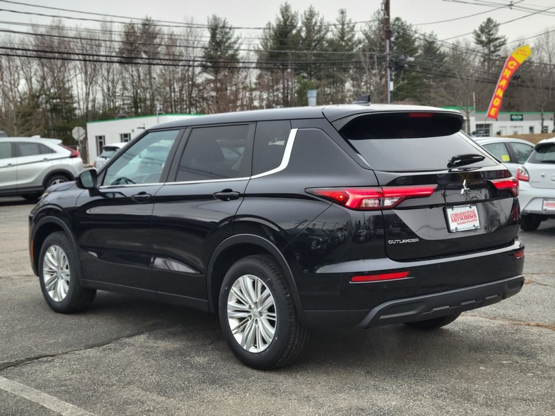 Mitsubishi Outlander Vehicle Full-screen Gallery Image 03