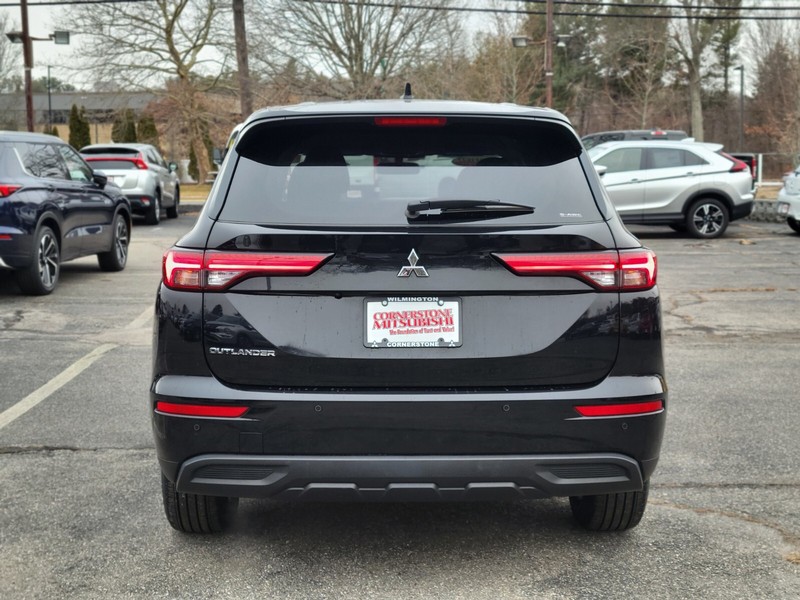 Mitsubishi Outlander Vehicle Full-screen Gallery Image 04