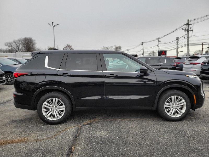 Mitsubishi Outlander Vehicle Full-screen Gallery Image 06