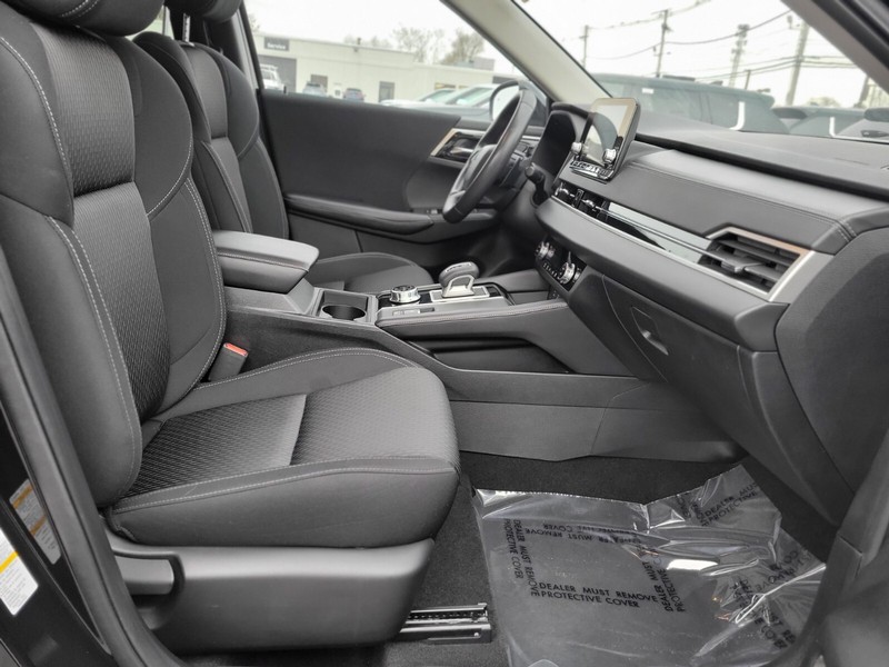 Mitsubishi Outlander Vehicle Full-screen Gallery Image 09