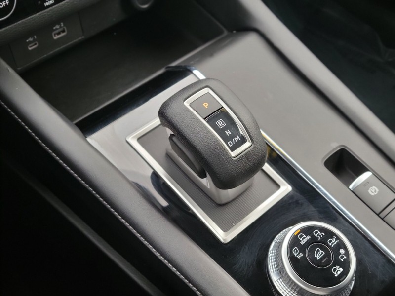 Mitsubishi Outlander Vehicle Full-screen Gallery Image 21