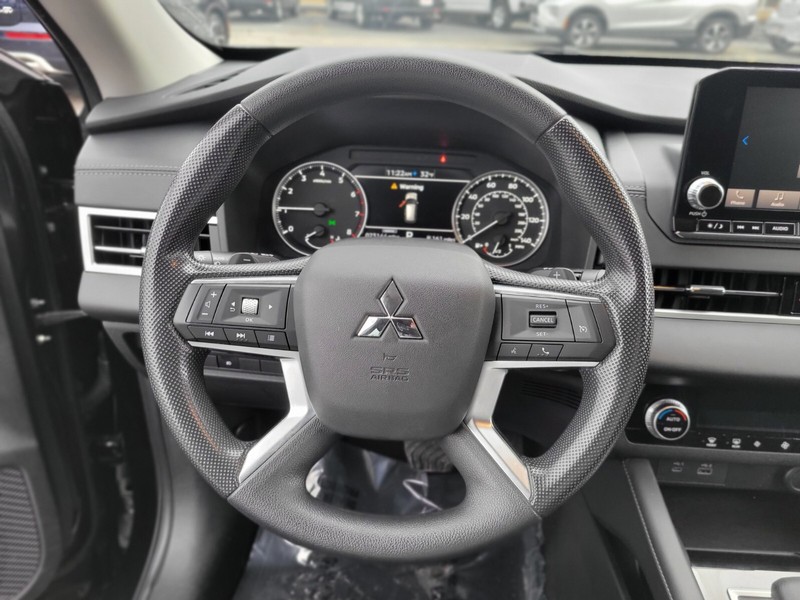 Mitsubishi Outlander Vehicle Full-screen Gallery Image 22