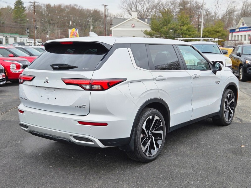 Mitsubishi Outlander PHEV Vehicle Full-screen Gallery Image 05