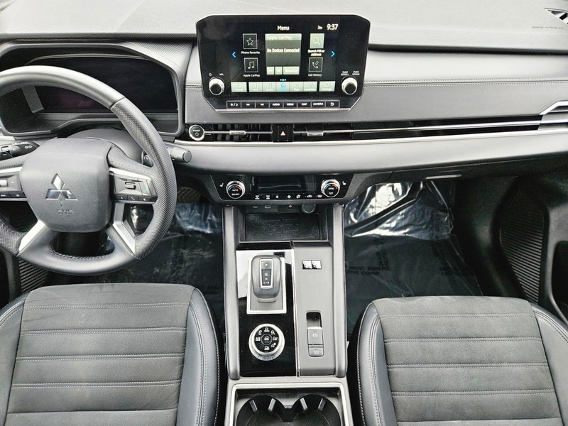 Mitsubishi Outlander PHEV Vehicle Full-screen Gallery Image 14