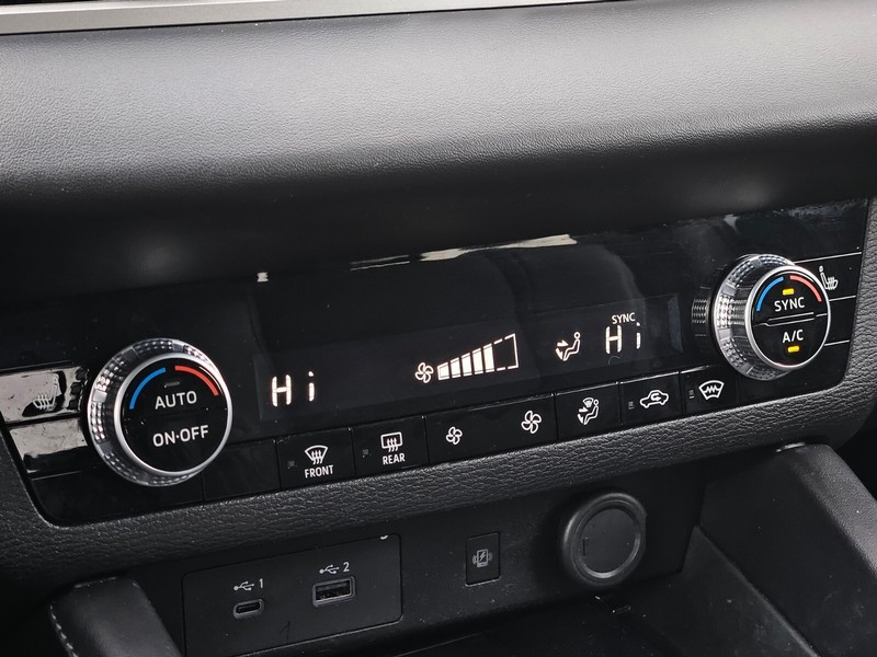 Mitsubishi Outlander PHEV Vehicle Full-screen Gallery Image 21