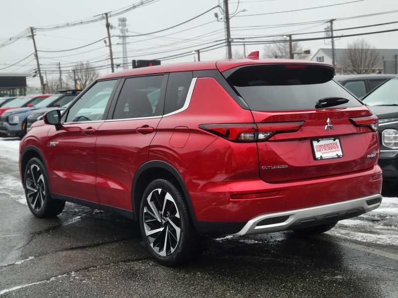 Mitsubishi Outlander PHEV Vehicle Full-screen Gallery Image 03