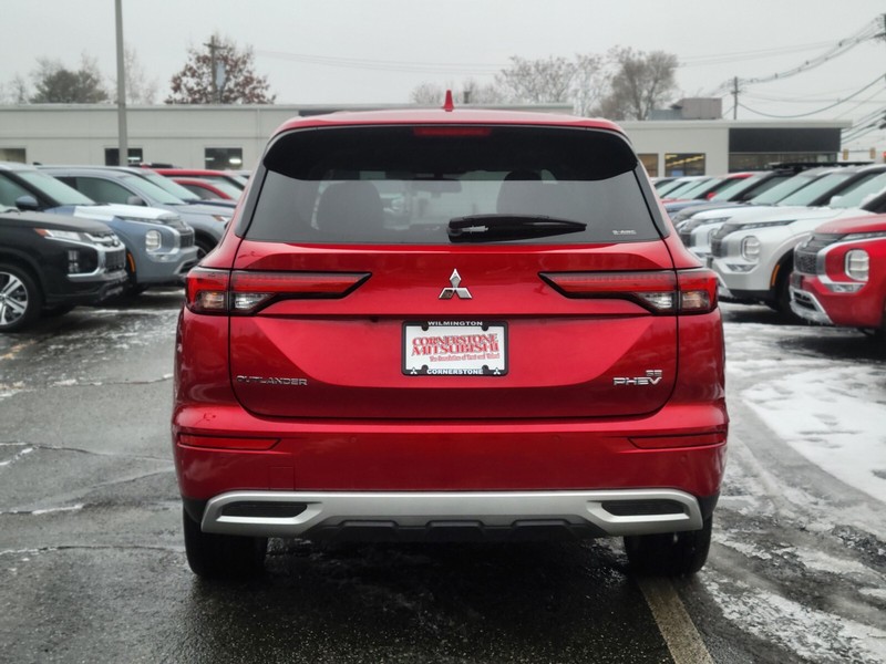 Mitsubishi Outlander PHEV Vehicle Full-screen Gallery Image 04