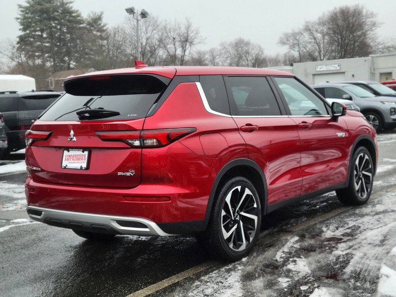 Mitsubishi Outlander PHEV Vehicle Full-screen Gallery Image 05