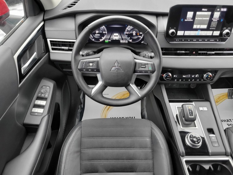 Mitsubishi Outlander PHEV Vehicle Full-screen Gallery Image 11