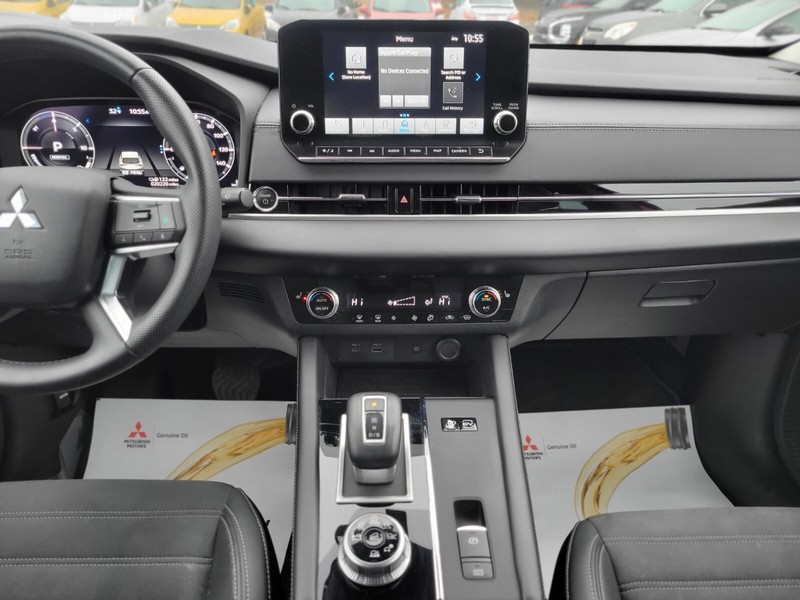 Mitsubishi Outlander PHEV Vehicle Full-screen Gallery Image 12