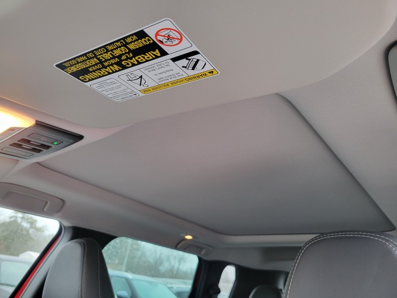 Mitsubishi Outlander PHEV Vehicle Full-screen Gallery Image 17