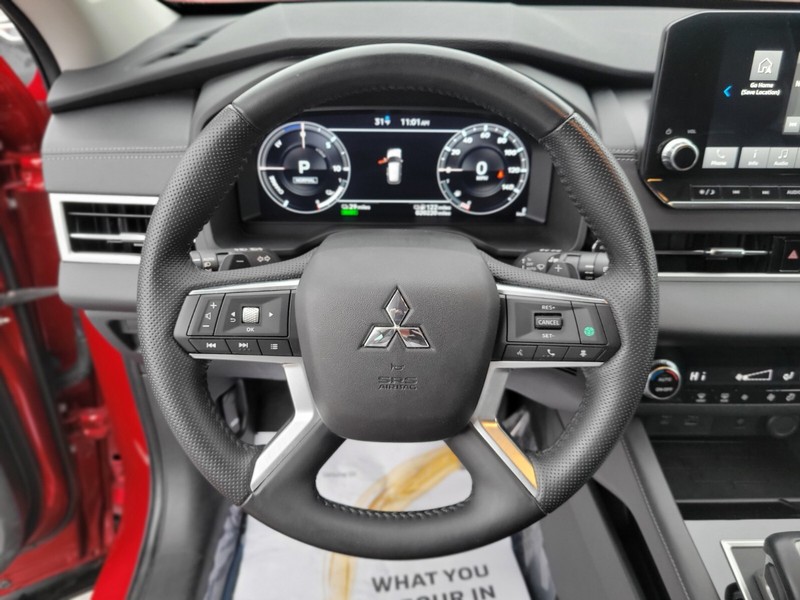 Mitsubishi Outlander PHEV Vehicle Full-screen Gallery Image 23