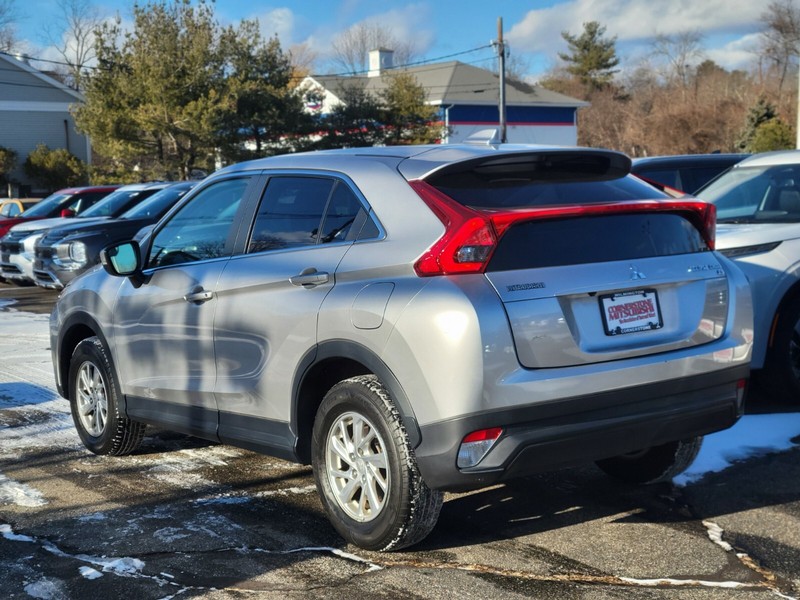 Mitsubishi Eclipse Cross Vehicle Full-screen Gallery Image 03