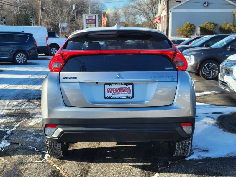Mitsubishi Eclipse Cross Vehicle Full-screen Gallery Image 04