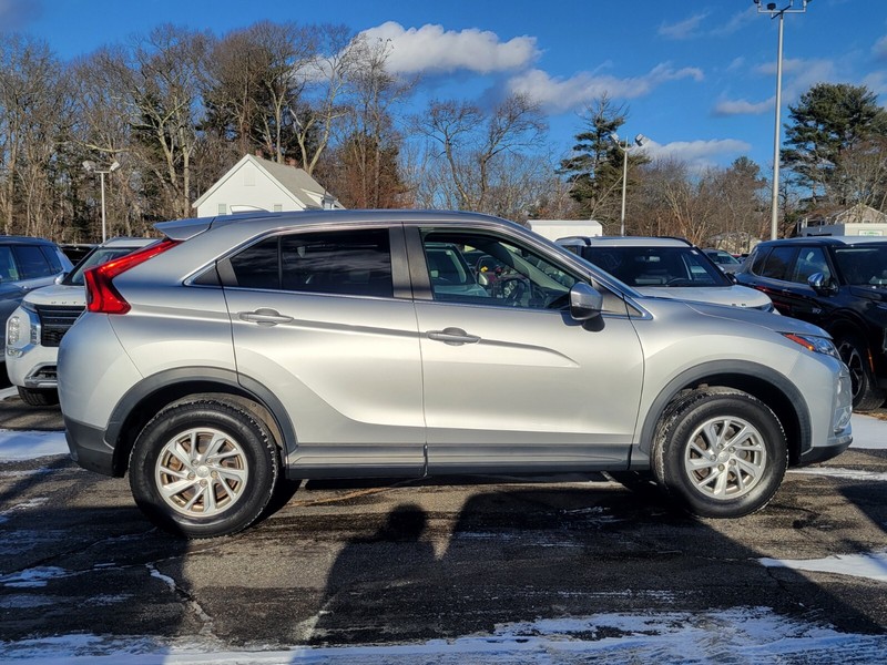 Mitsubishi Eclipse Cross Vehicle Full-screen Gallery Image 06