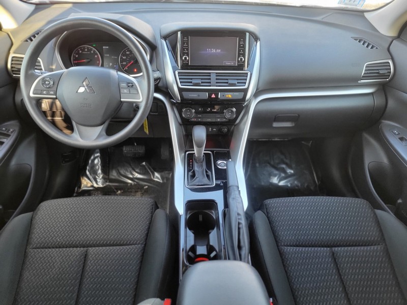 Mitsubishi Eclipse Cross Vehicle Full-screen Gallery Image 10