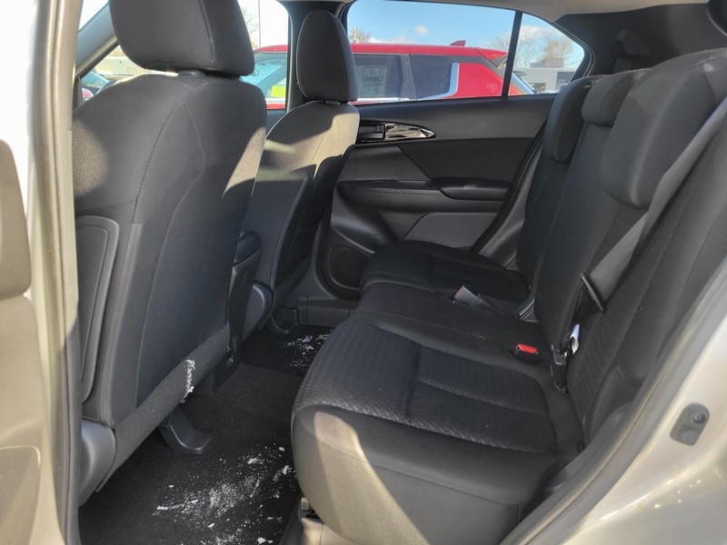 Mitsubishi Eclipse Cross Vehicle Full-screen Gallery Image 14