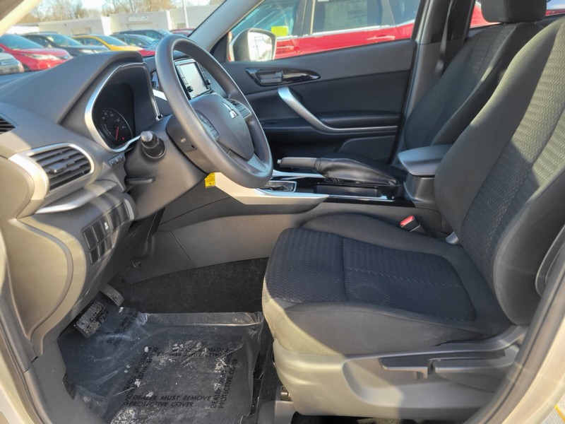 Mitsubishi Eclipse Cross Vehicle Full-screen Gallery Image 15