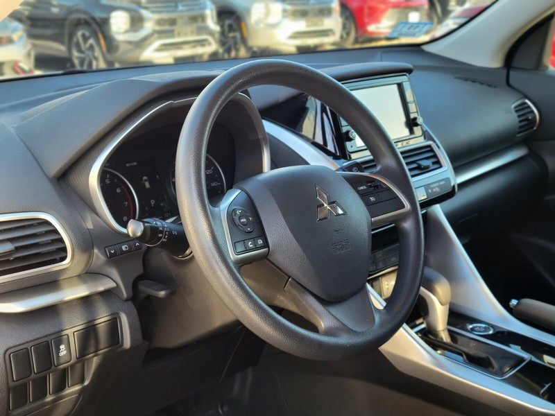 Mitsubishi Eclipse Cross Vehicle Full-screen Gallery Image 16